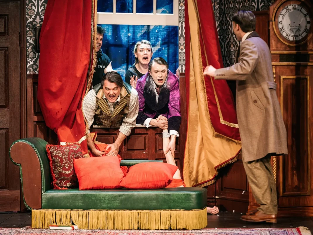 Performance “The Play That Goes Wrong” - Event image 3