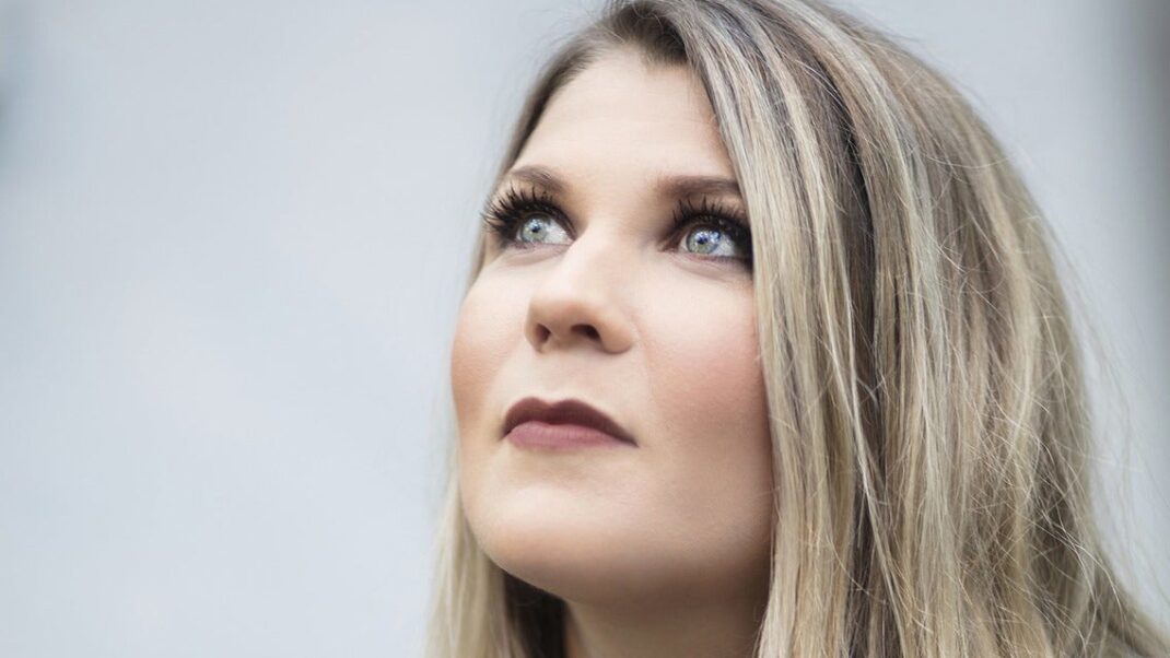 KATRI YLANDER – LAULUT 20 VUODEN VARRELTA - Event image 3