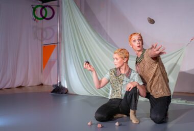 SÖNDAGSSCEN: Är : Grus med Clarie Parsons Co. - Event image