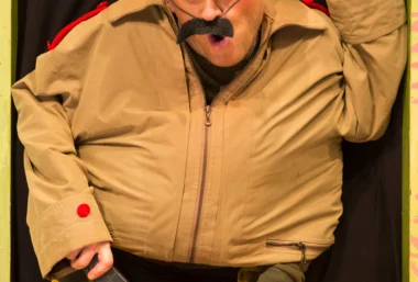 SÖNDAGSSCEN: Diktatorn med Boulevardteatern - Renginio paveikslėlis